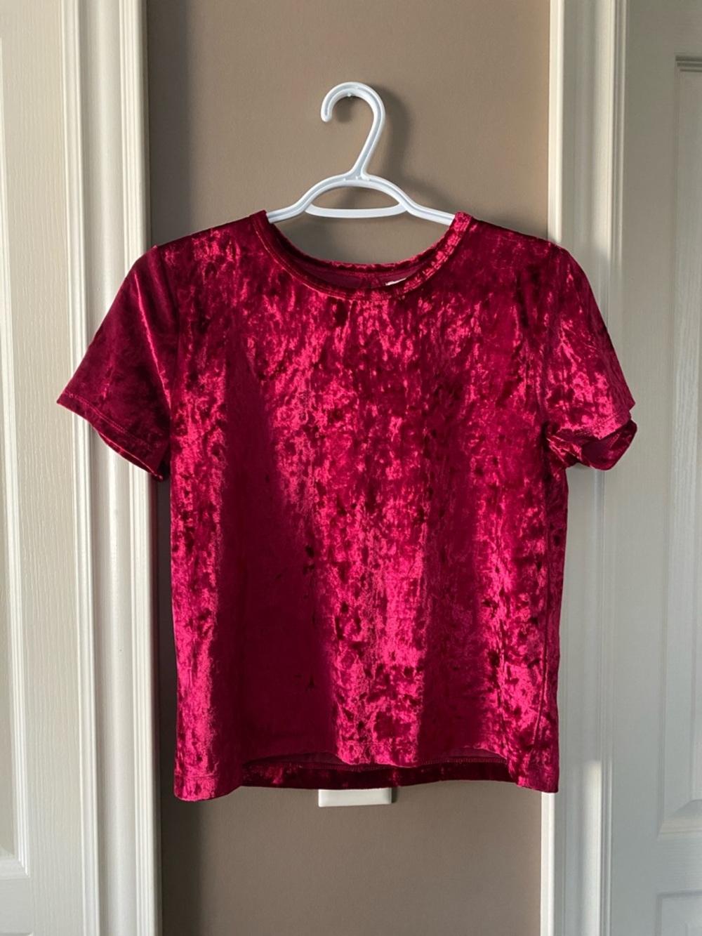 Hollister Crushed Velvet Short Sleeve Tee in Deep Red